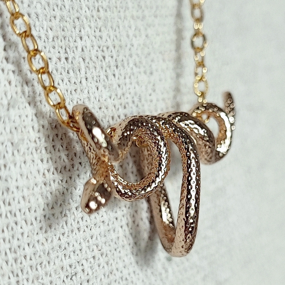 Cobra Snake Serpent Venomous Gold Tone Coiled Up Necklace Halloween Brand New